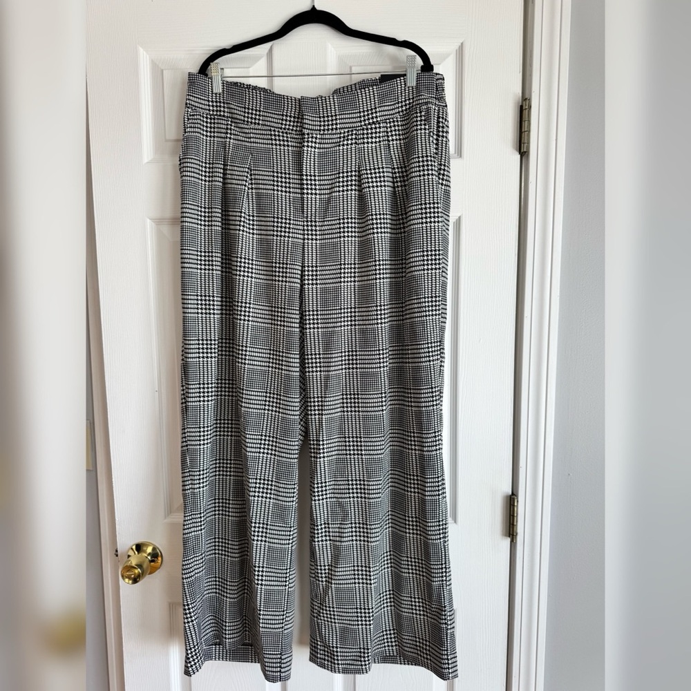 Torrid Black and White Wide Leg Pants NEW WITH TAGS